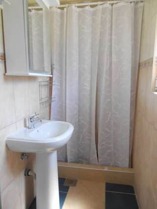 Апартаменты Apartments Pekic Сутоморе Стандартный трехместный номер-студио-1